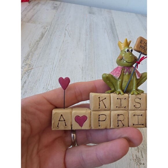 Vintage Suzi kiss Prince frog blossom bucket statue figurine Valentine's Day dec - Picture 2 of 8